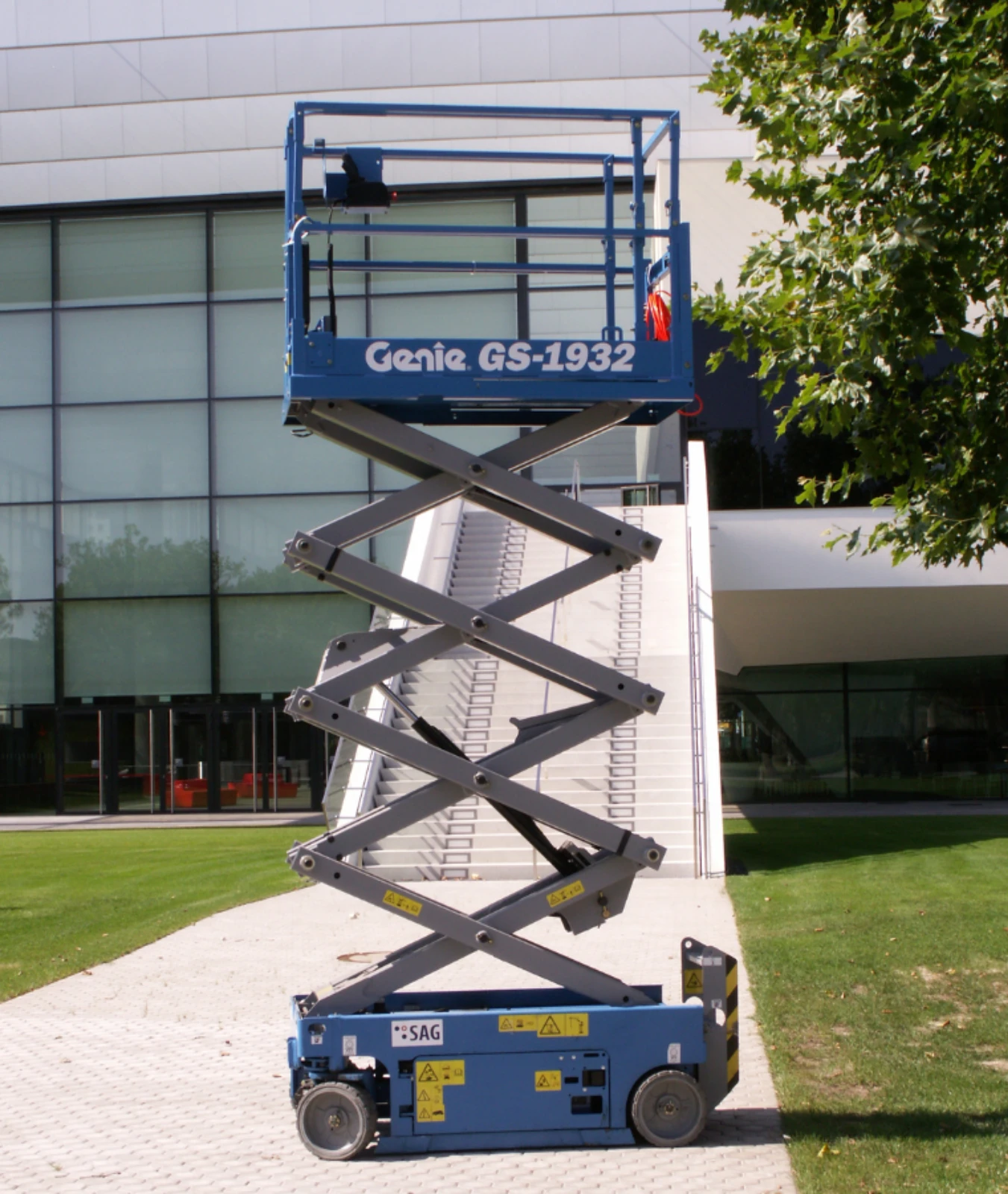 Scissor lift
